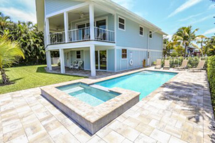 Exterior of 7 Pepita B