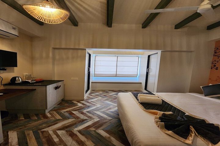 Room 2 of 51