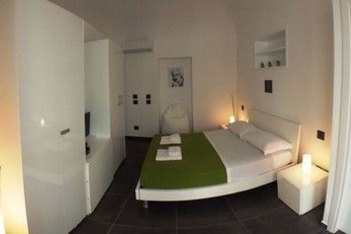 Room 3 of 9