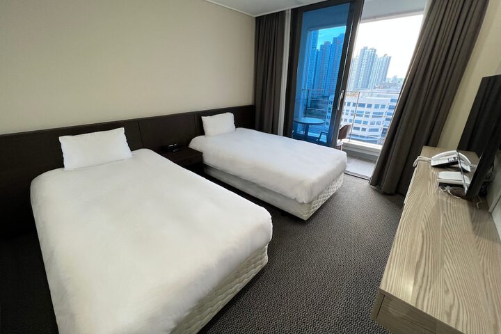 Room 11 of 23