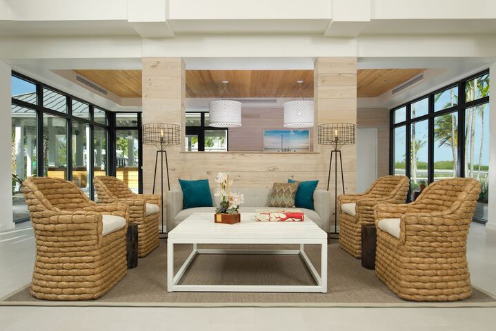 Lobby lounge