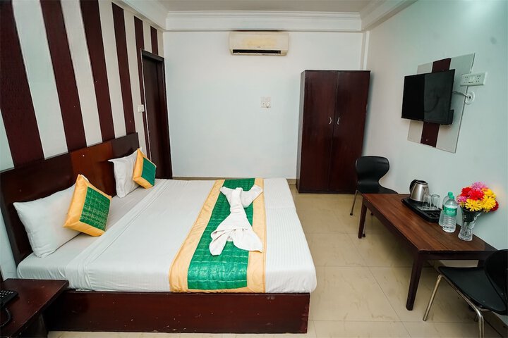 Room 4 of 20