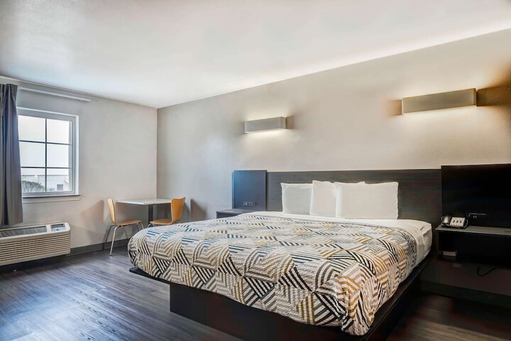 1 King Bed (12 of 13)