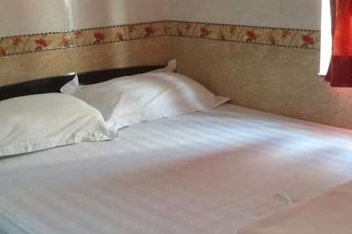 Room 3 of 48