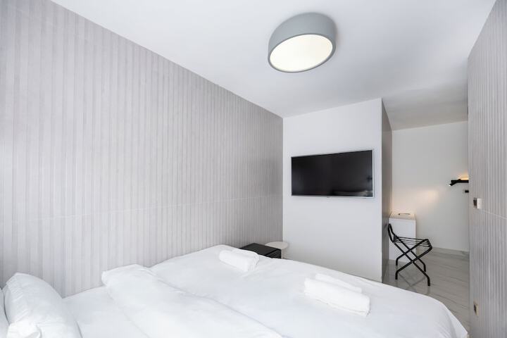 Room 13 of 169