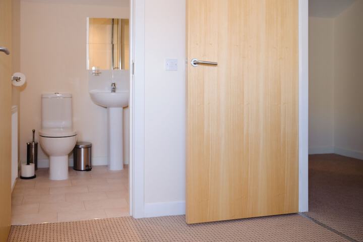 Room 33 of 47