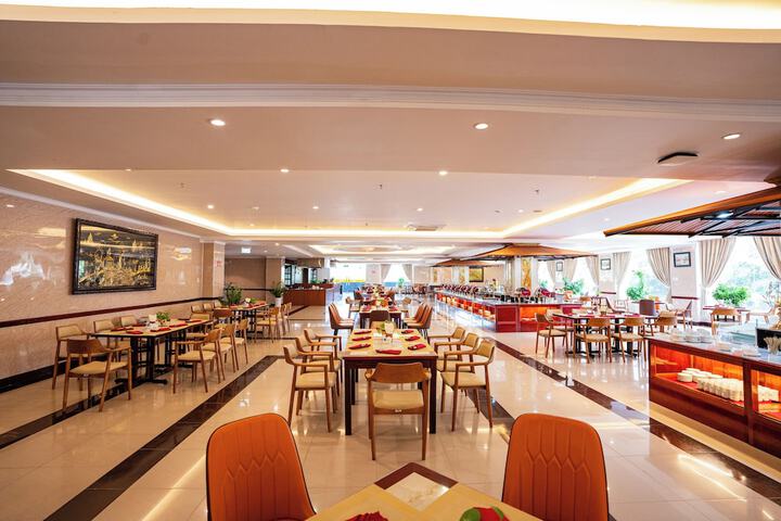 Dining 105 of 137