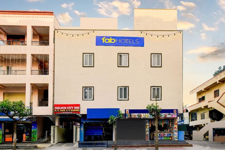 Fabhotel Golden City Inn