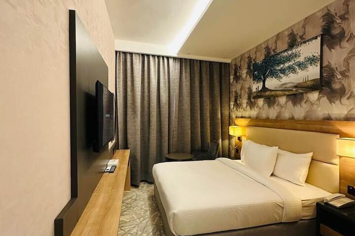 Room 8 of 17