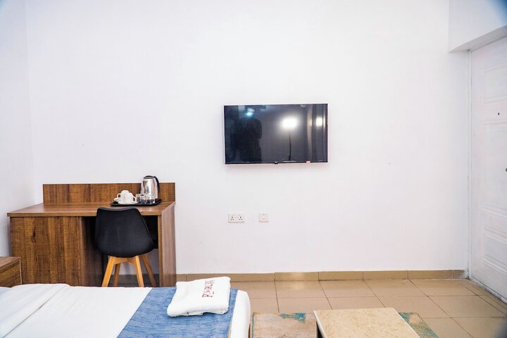 Room 8 of 17