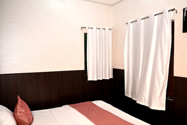 Room 9 of 20