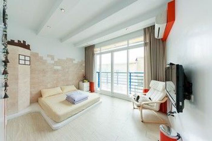 Room 13 of 28