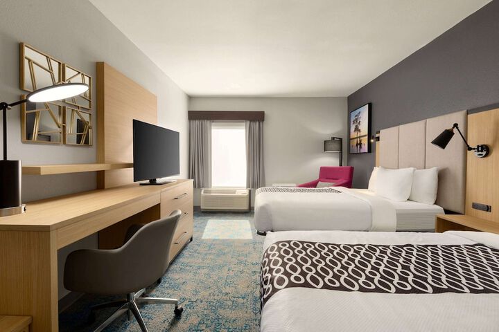 2 Queen Beds (1 of 7)