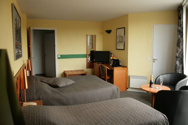 Room 10 of 19