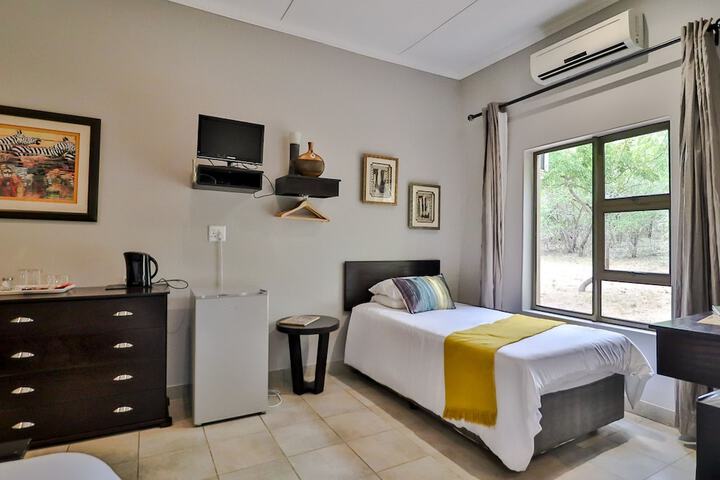 Room 4 of 96
