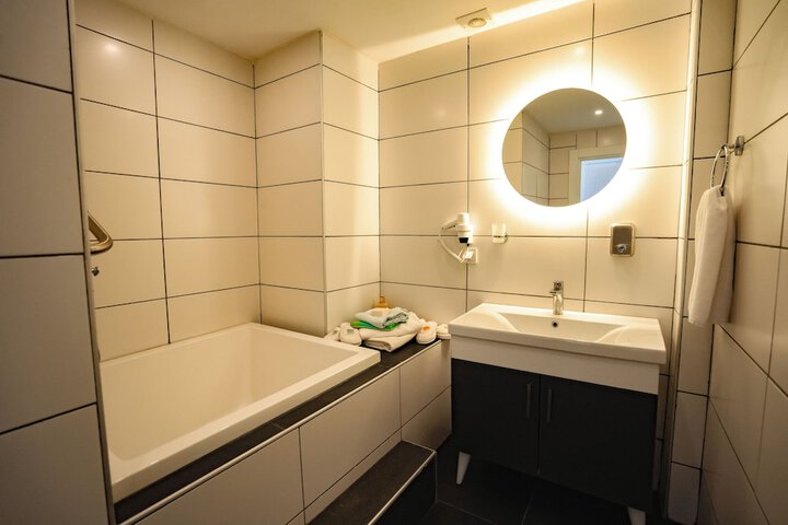 Room 21 of 34