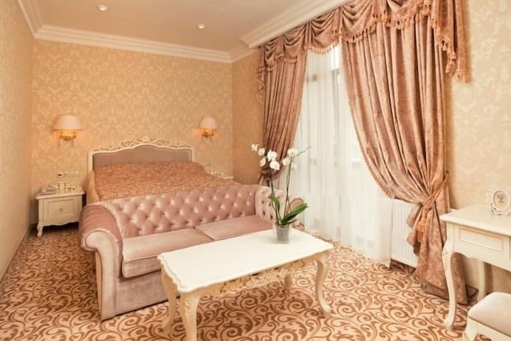 Room 10 of 30