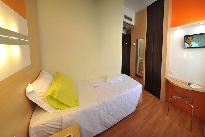 Room 8 of 46