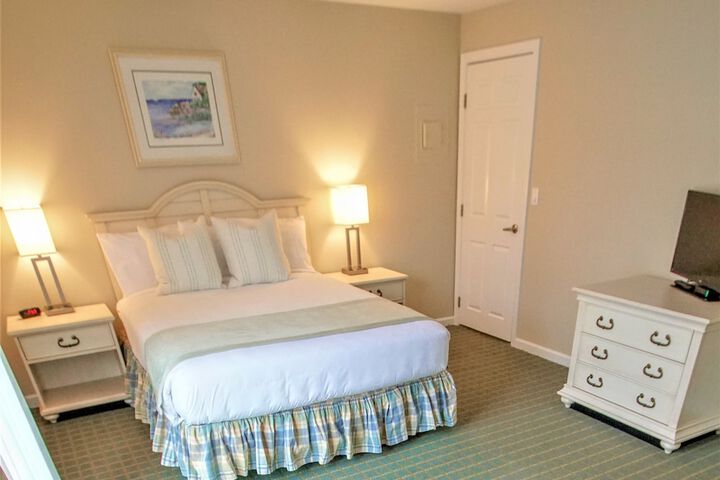 Room 4 of 32
