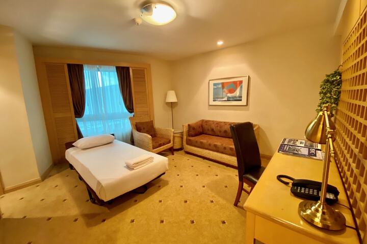 Room 4 of 20