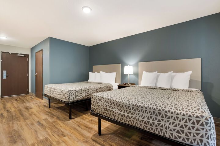 1 Queen Bed (11 of 32)