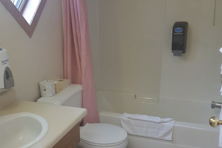 Room 33 of 46