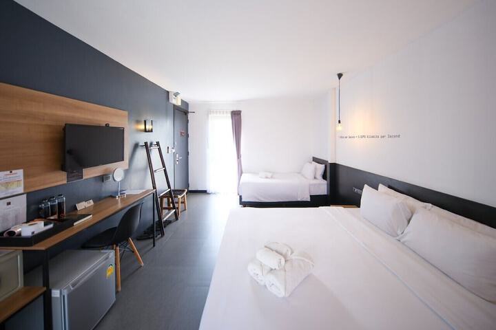 Room 26 of 77