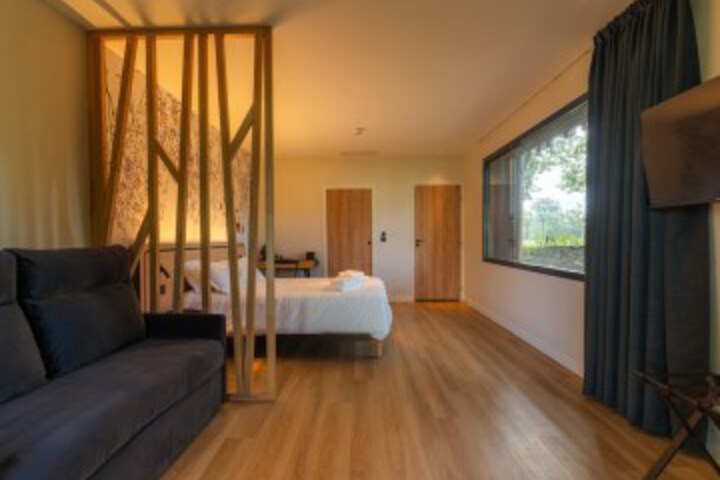 Room 3 of 98