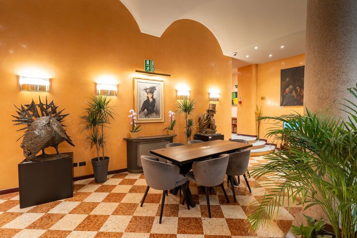 Lobby Photo
