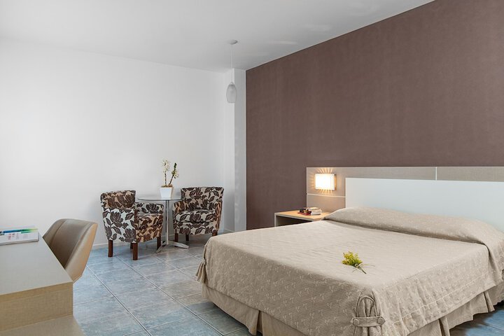 Room 5 of 34