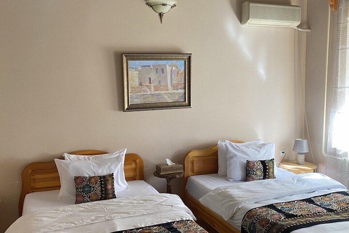 Room 4 of 25