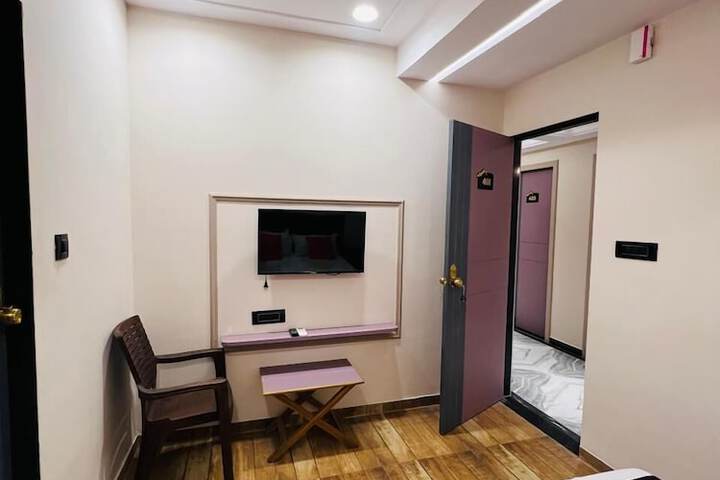 Room 12 of 23