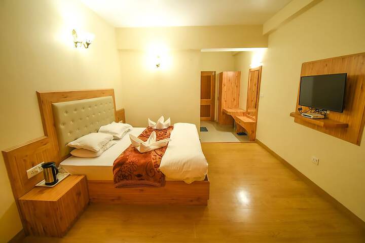 Room 32 of 48