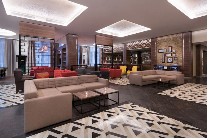 Entrance & Lobby