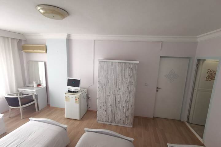 Room 6 of 11