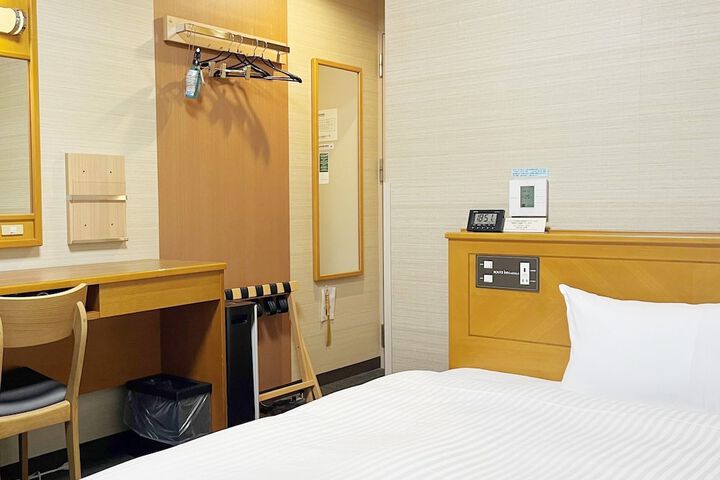 Room 3 of 25