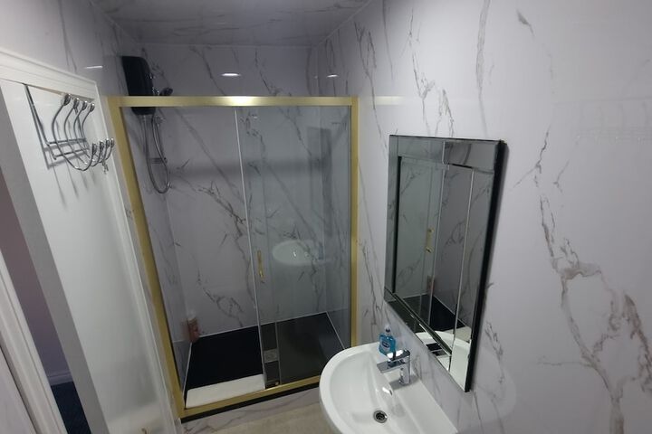 Room 25 of 32