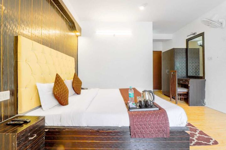 Room 5 of 28