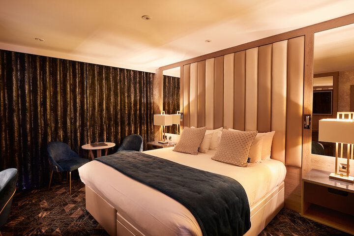 Room 13 of 70