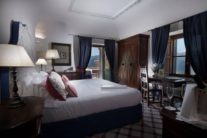 Room 32 of 137