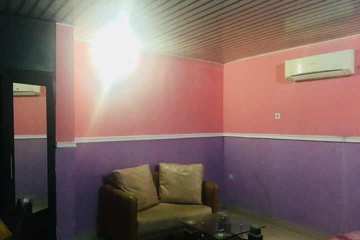 Room 10 of 27