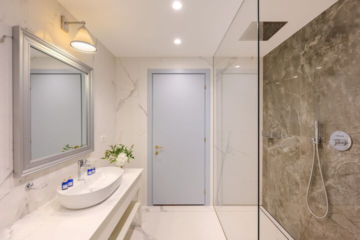 Room 12 of 25