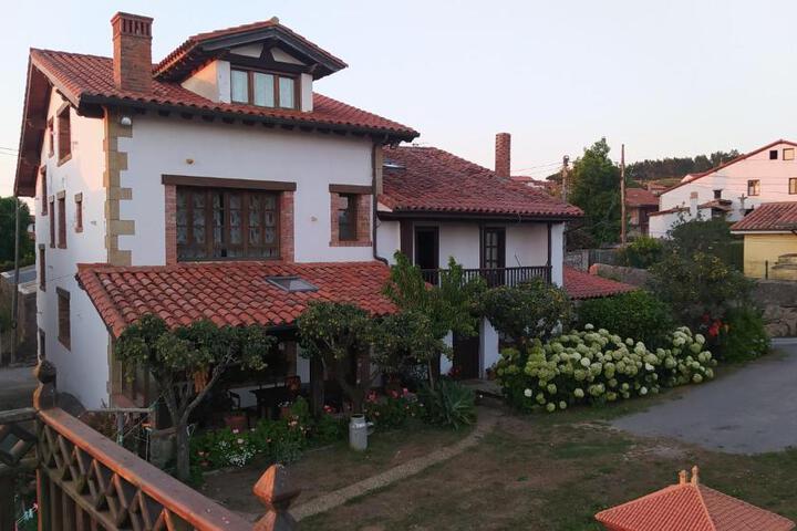 Exterior of Casa Mari Paz Trasvía