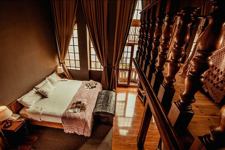 Room 32 of 62