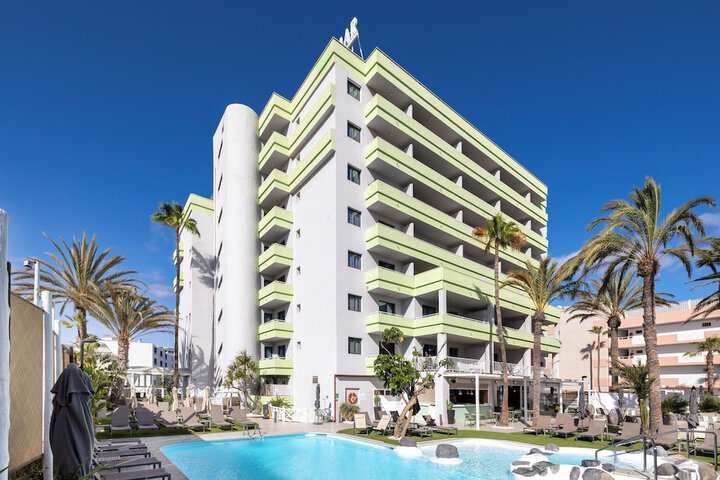 Hotel Pool