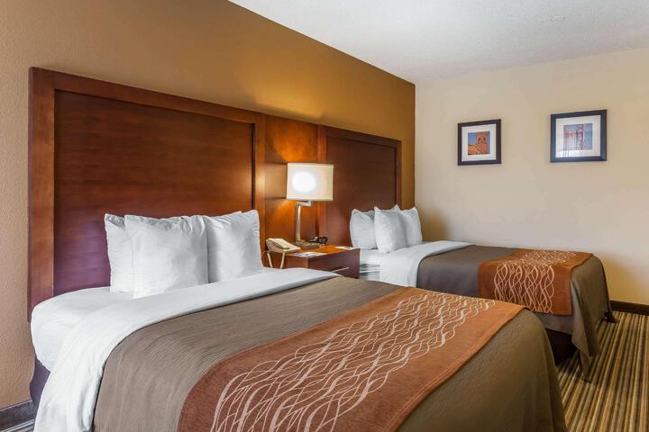 Double Accessible Queen Size Bed (5 of 8)