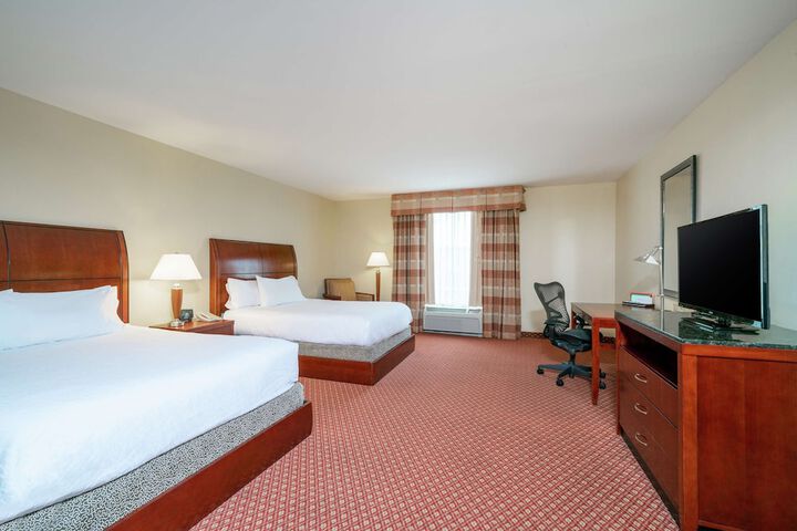 2 Queen Beds (3 of 3)