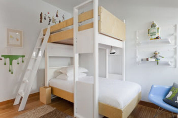 Room 53 of 222