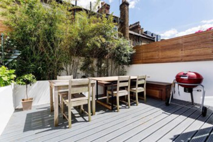 Terrace/Patio 2 of 18
