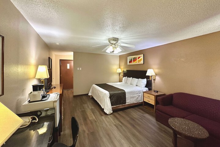 Room 8 of 34